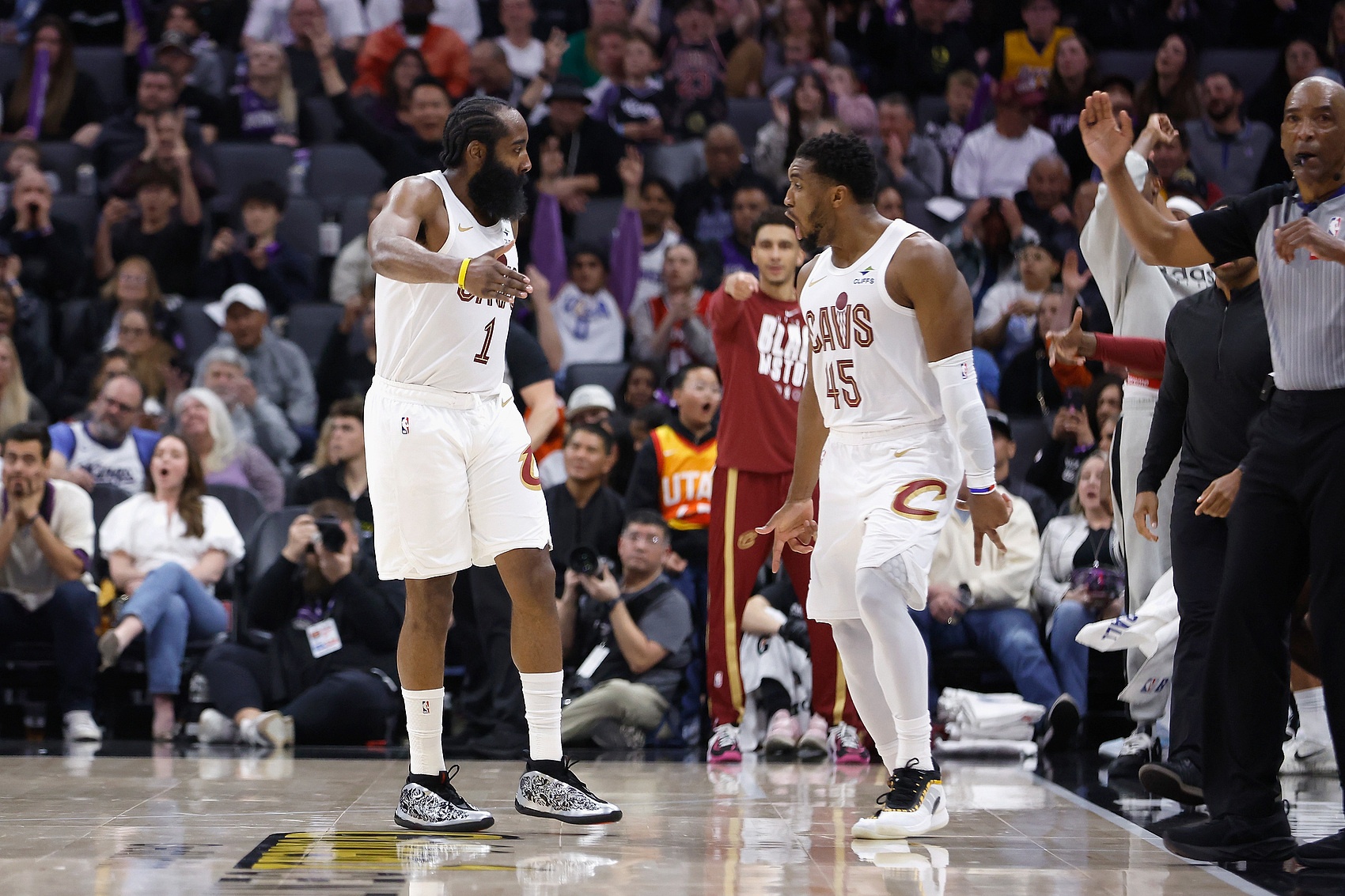 直播观看-NBA彩经：骑士客场拿下雷霆 勇士主场难敌掘金 湖人难胜绿军